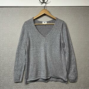 L Old Navy Gray V-Neck Sweater